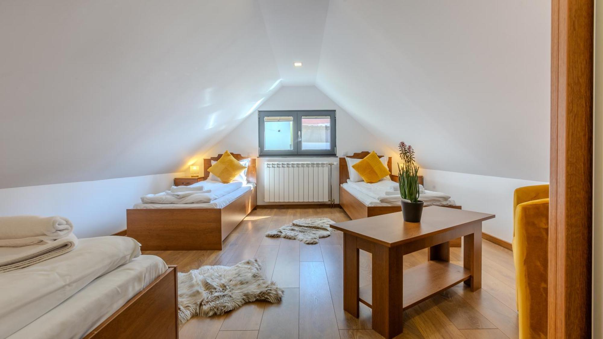Sun Villas Accommodation Braşov Buitenkant foto