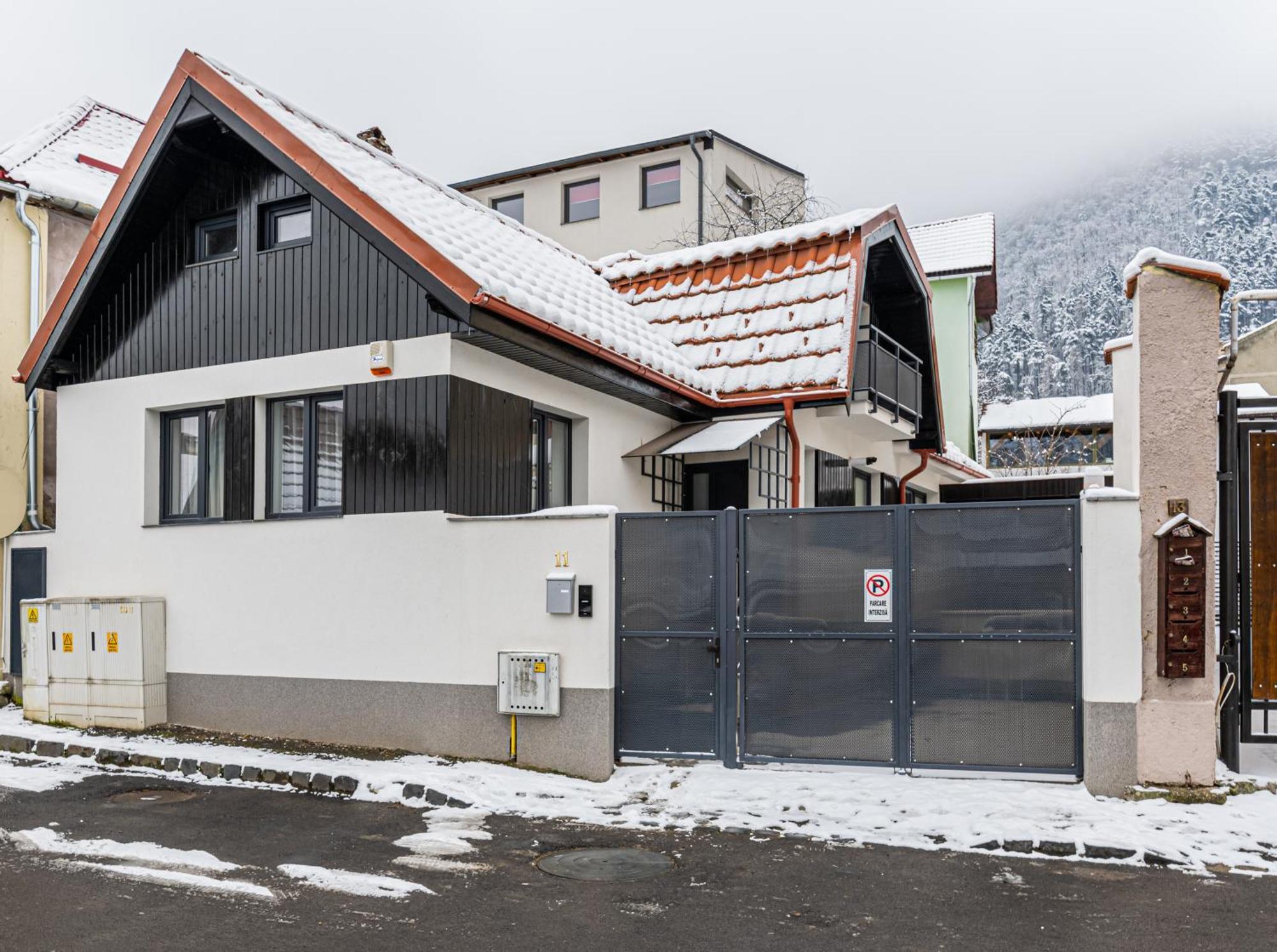Sun Villas Accommodation Braşov Buitenkant foto