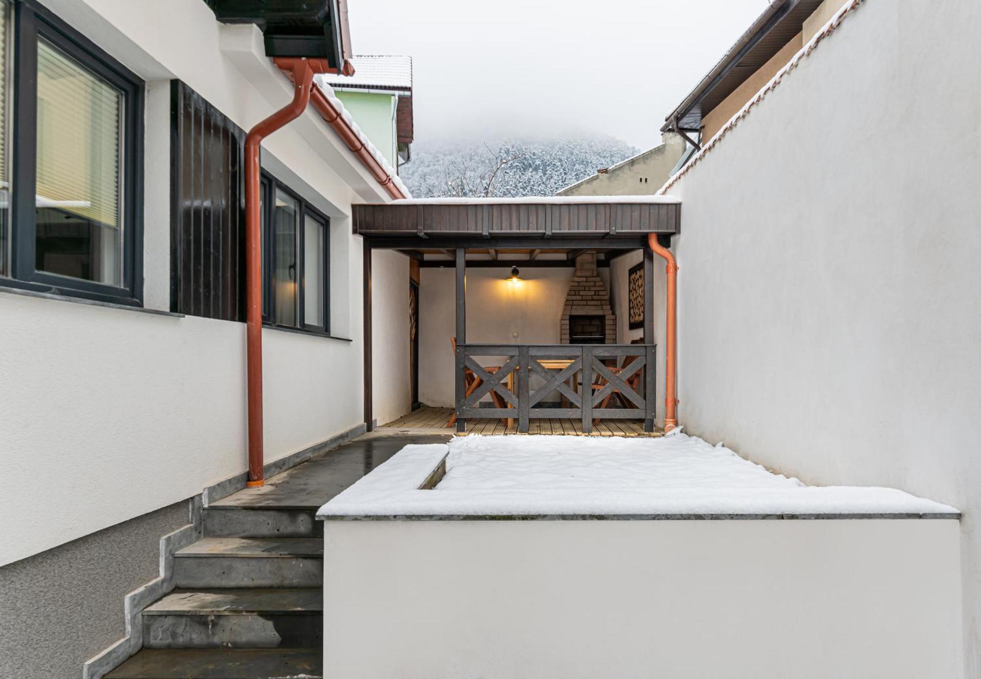 Sun Villas Accommodation Braşov Buitenkant foto
